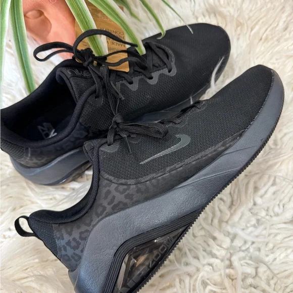 Nike Black and Gray Women's Shoes - Picture 2 of 5